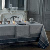 Купить Скатерть Garnier–Thiebaut Tuileries Argent серебристо-серая, 172х172 см по низкой цене