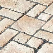 Купить Тротуарная плитка White Hills Тиволи С901-24 из искусственного камня светло-песочная по низкой цене