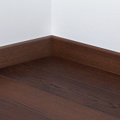 Деревянный, металлический, пластиковый напольный плинтус.