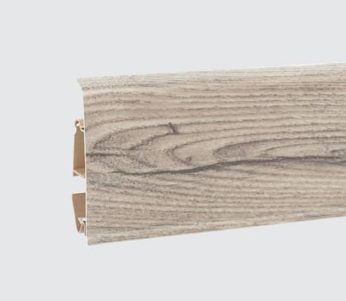 Деревянный, металлический, пластиковый напольный плинтус.