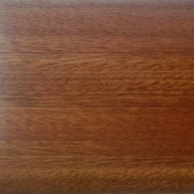 Деревянный, металлический, пластиковый напольный плинтус.