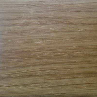 Деревянный, металлический, пластиковый напольный плинтус.