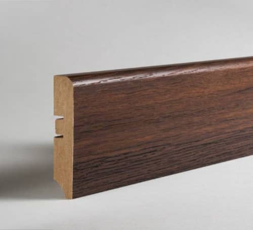 Деревянный, металлический, пластиковый напольный плинтус.