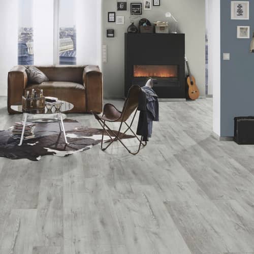 Купить Ламинат EXPERT CHOICE Дуб Волшебный с фаской 8 мм АС4/32 класс 2,22 м2 по низкой цене