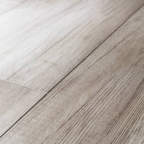 Купить Ламинат влагостойкий CLASSEN Pool Дуб светло-серый с фаской 8 мм АС4/32 класс 1,974 м2 по низкой цене