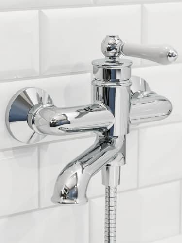 Купить Смеситель Iddis Oxford OXFSB02i02 для ванны с керамическим дивертором по низкой цене