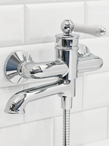 Купить Смеситель Iddis Oxford OXFSB02i02 для ванны с керамическим дивертором по низкой цене
