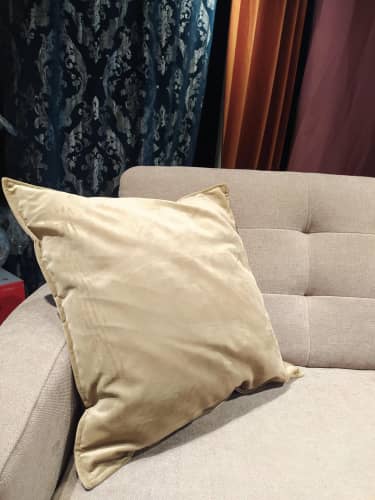 Купить Подушка Valles №3 декоративная микровелюр бежевый 50x50 см по низкой цене