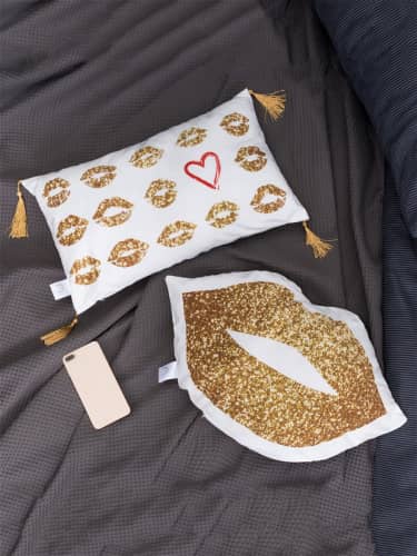 Купить Подушка Этель декоративная Губы по низкой цене