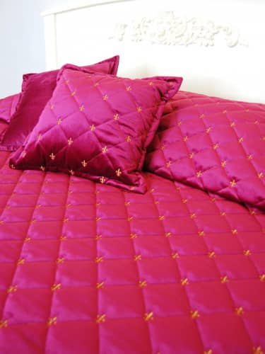 Купить Покрывало Травушка бархат-велюр стежка-вышивка 240х260 с двумя подушками по низкой цене