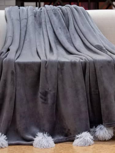 Купить Плед Sofi de Marko Велсофт с пушистыми бубонами 160х220 по низкой цене