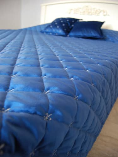 Купить Покрывало Травушка бархат-велюр стежка-вышивка 220х200 с двумя подушками по низкой цене