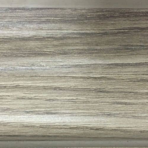 Деревянный, металлический, пластиковый напольный плинтус.