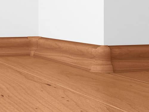 Деревянный, металлический, пластиковый напольный плинтус.