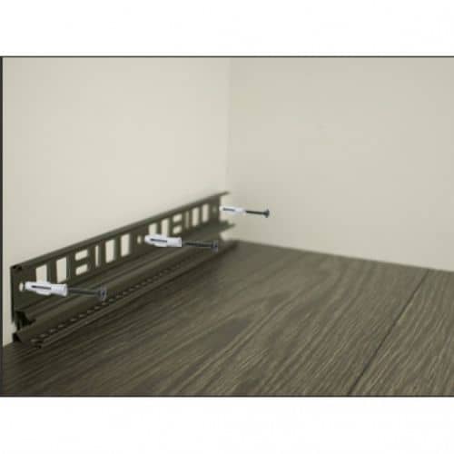 Деревянный, металлический, пластиковый напольный плинтус.