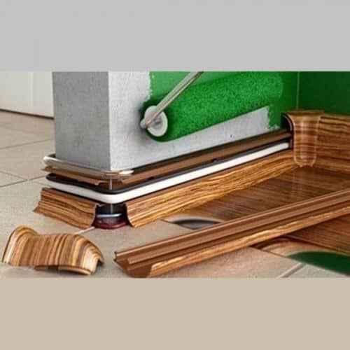 Деревянный, металлический, пластиковый напольный плинтус.