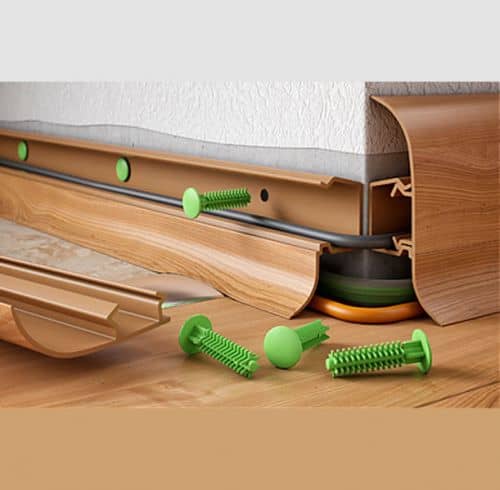 Деревянный, металлический, пластиковый напольный плинтус.