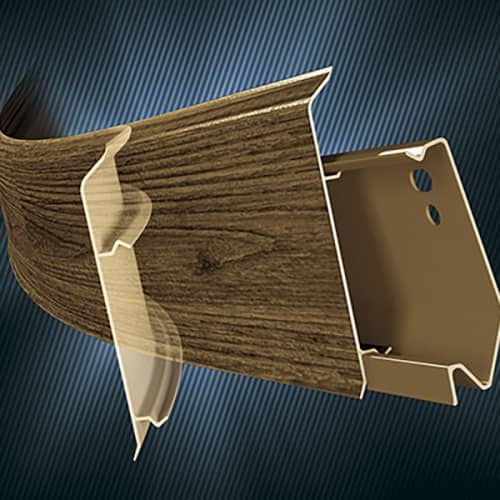 Деревянный, металлический, пластиковый напольный плинтус.