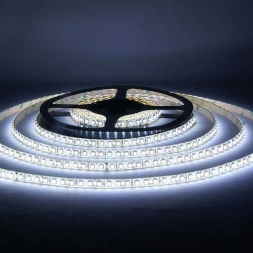 Деревянный, металлический, пластиковый напольный плинтус.