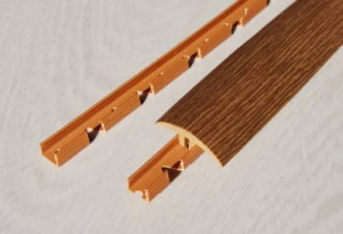 Деревянный, металлический, пластиковый напольный плинтус.