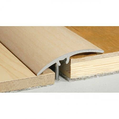 Деревянный, металлический, пластиковый напольный плинтус.