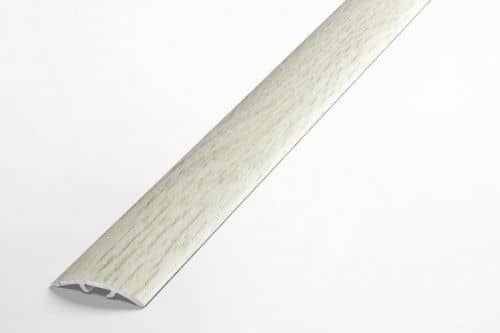 Деревянный, металлический, пластиковый напольный плинтус.