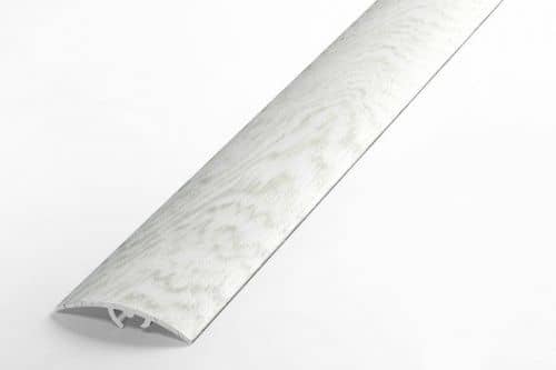 Деревянный, металлический, пластиковый напольный плинтус.