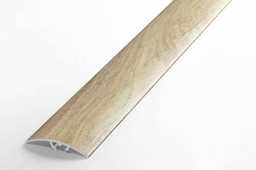 Деревянный, металлический, пластиковый напольный плинтус.