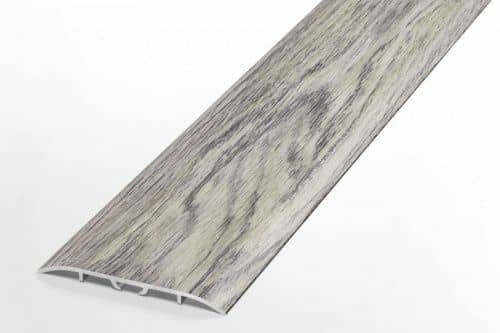 Деревянный, металлический, пластиковый напольный плинтус.