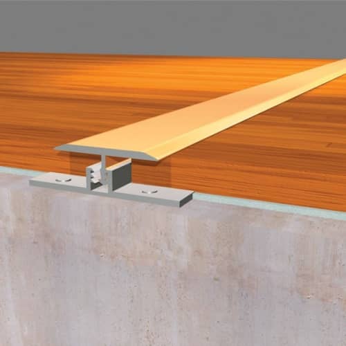 Деревянный, металлический, пластиковый напольный плинтус.