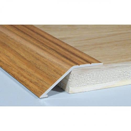 Деревянный, металлический, пластиковый напольный плинтус.