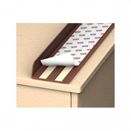 Деревянный, металлический, пластиковый напольный плинтус.