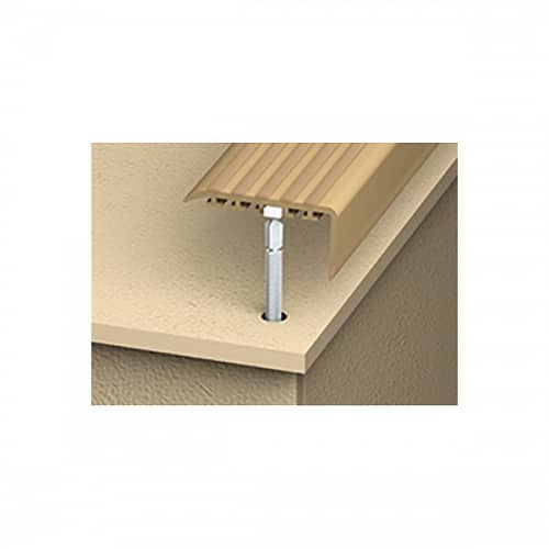 Деревянный, металлический, пластиковый напольный плинтус.