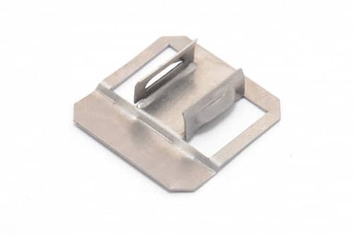 Деревянный, металлический, пластиковый напольный плинтус.