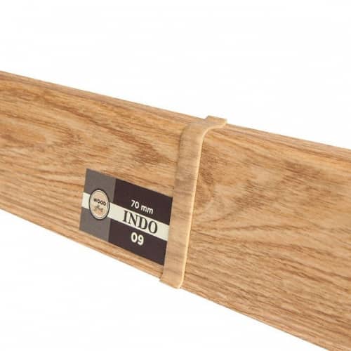 Деревянный, металлический, пластиковый напольный плинтус.