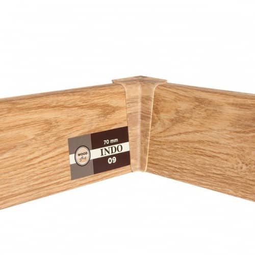 Деревянный, металлический, пластиковый напольный плинтус.