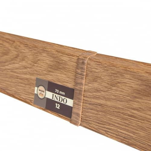 Деревянный, металлический, пластиковый напольный плинтус.