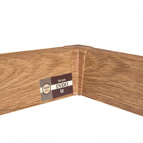 Деревянный, металлический, пластиковый напольный плинтус.