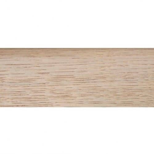 Деревянный, металлический, пластиковый напольный плинтус.