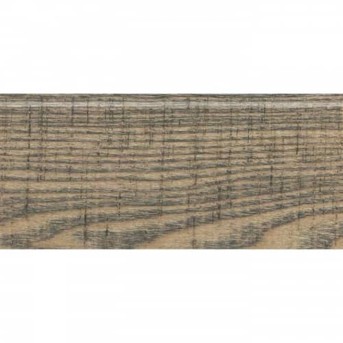 Деревянный, металлический, пластиковый напольный плинтус.