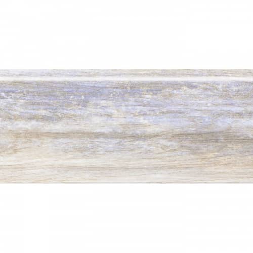 Деревянный, металлический, пластиковый напольный плинтус.