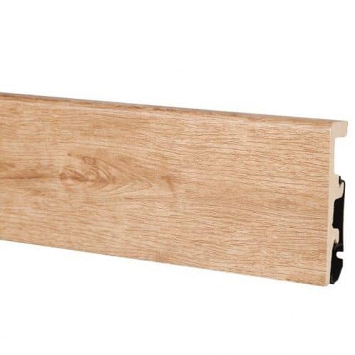 Деревянный, металлический, пластиковый напольный плинтус.