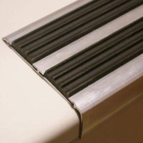 Купить Профиль Евроступень АУ-72 противоскользящий алюминиевый Черный 72х20х2500 мм по низкой цене