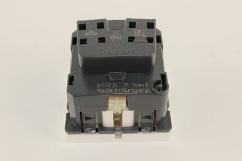 Купить Розетка Legrand Mosaic 2К+З с заземлением белая по низкой цене