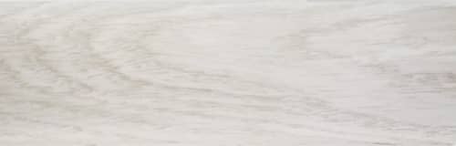 Деревянный, металлический, пластиковый напольный плинтус.