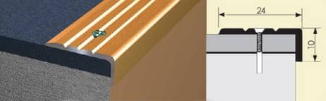 Деревянный, металлический, пластиковый напольный плинтус.