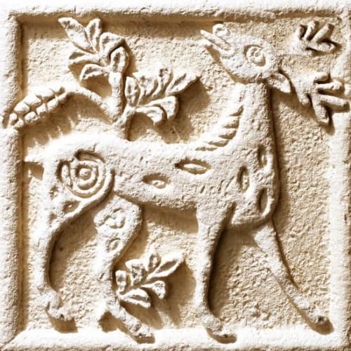 Купить Барельеф KR Professional Владимирская Русь Златорогий олень 80930 из искусственного камня бежевый по низкой цене