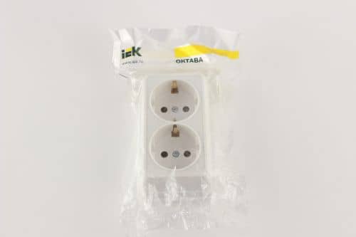 Купить Розетка IEK РС22-3-ОБ Октава двухместная по низкой цене