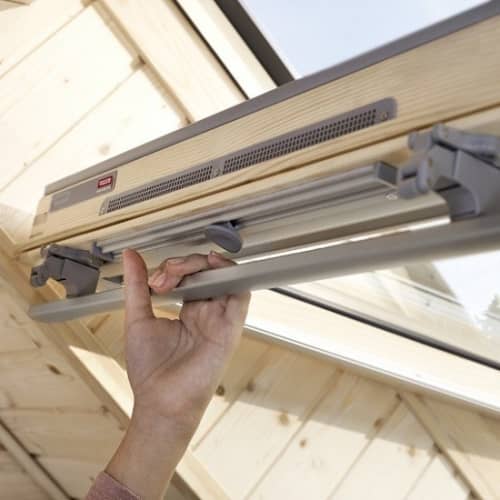 Купить Окно Velux Optima Стандарт GZR 3050 (FR04) мансардное, ручка сверху 660х980 мм по низкой цене