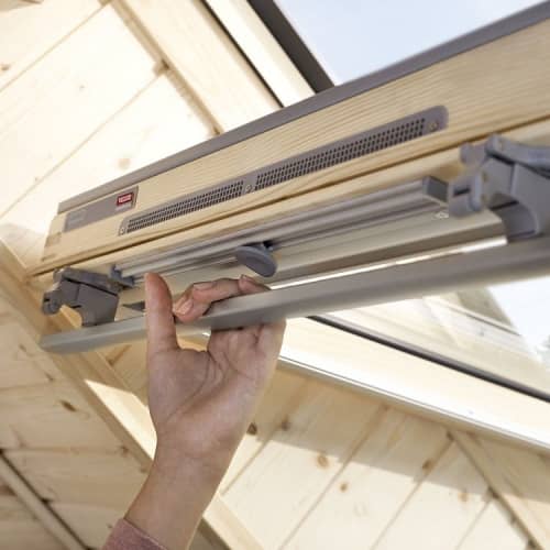 Купить Окно Velux Optima Стандарт GZR 3061 (SR06) мансардное, ручка сверху 1140х1180 мм по низкой цене